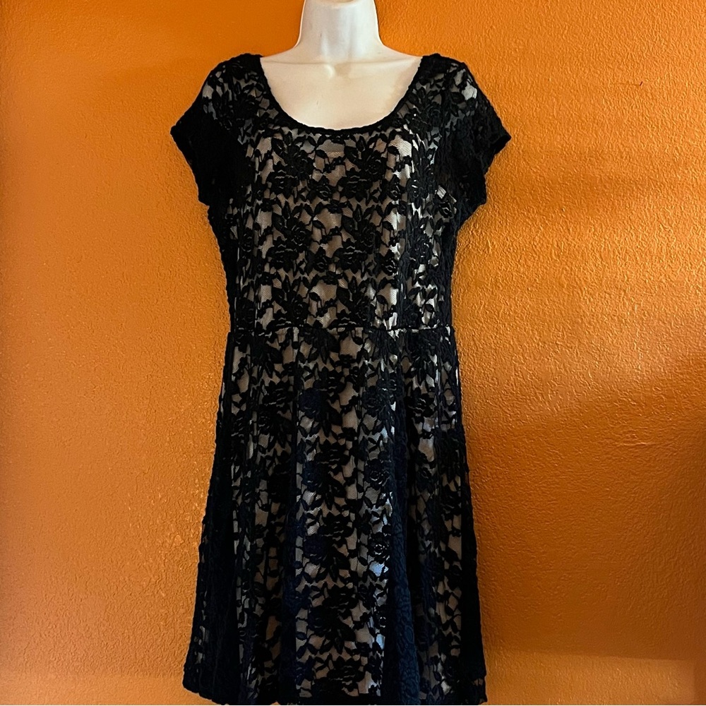 Pretty AUW Lace Dress